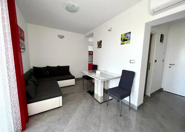 Apartman 1, Parking Salona